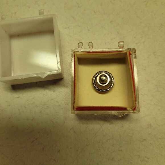 Rotundra hat tie pin Red Black White Collectable - Picture 2 of 4